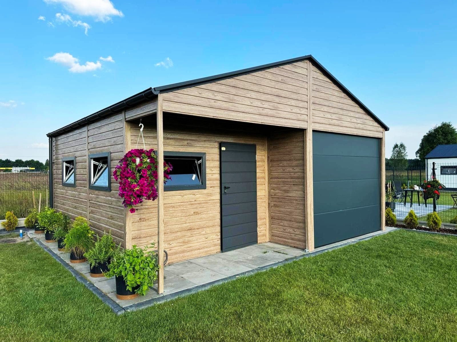 <a href="#smietnikowe" data-type="internal" data-id="#smietnikowe">Garaże z bramą </a><a href="#segment" data-type="internal" data-id="#smietnikowe">segmentową</a>